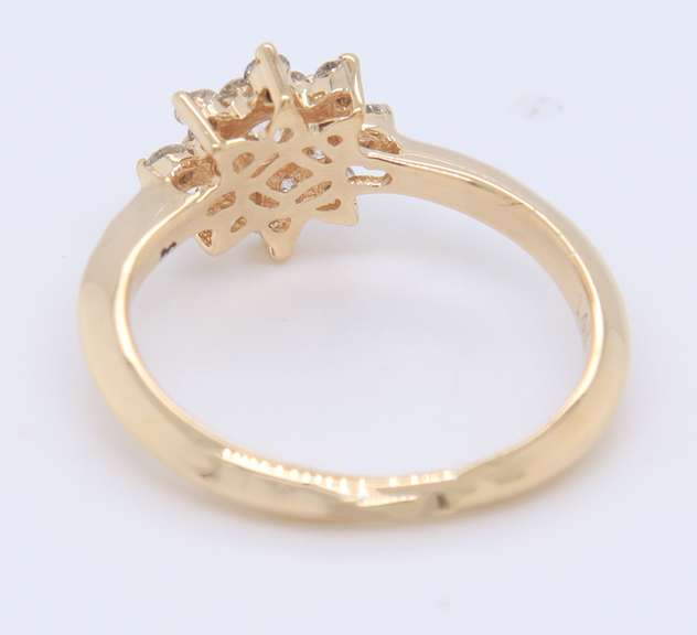 Sparkling Yellow Gold Diamond Cluster Ring