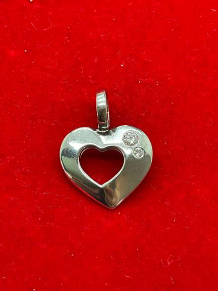 14K WHITE GOLD AND DIAMOND PENDANT