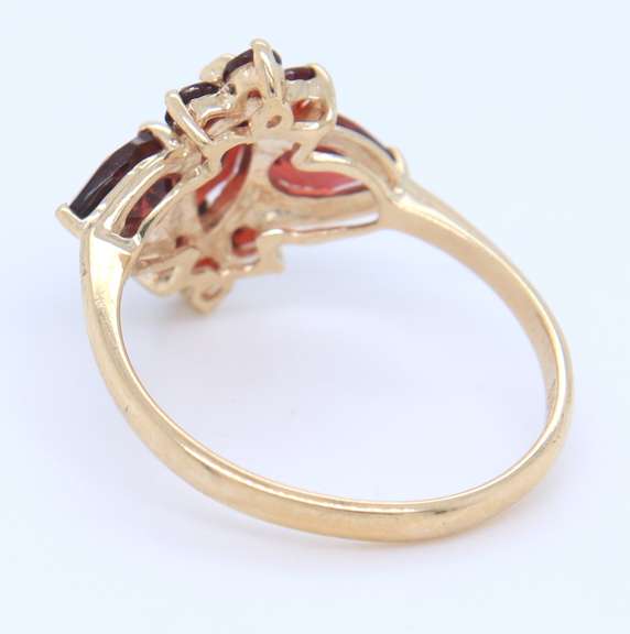 Gorgeous Yellow Gold Garnet Ring