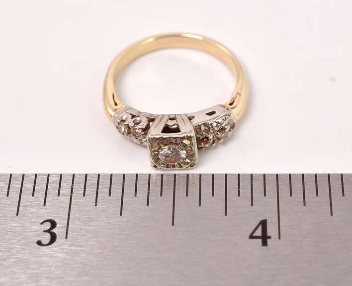 Beautiful Vintage Style Diamond Ring in Yellow Gold