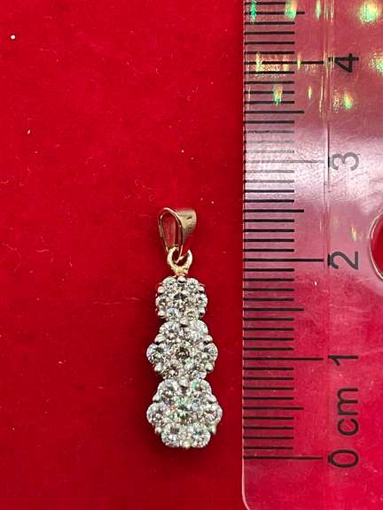 14K GOLD AND DIAMOND PENDANT.