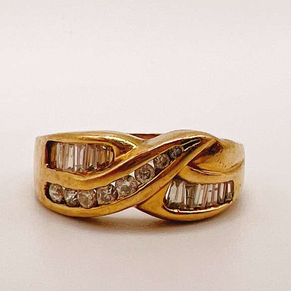 14kt Solid Gold & Diamond Band Ring