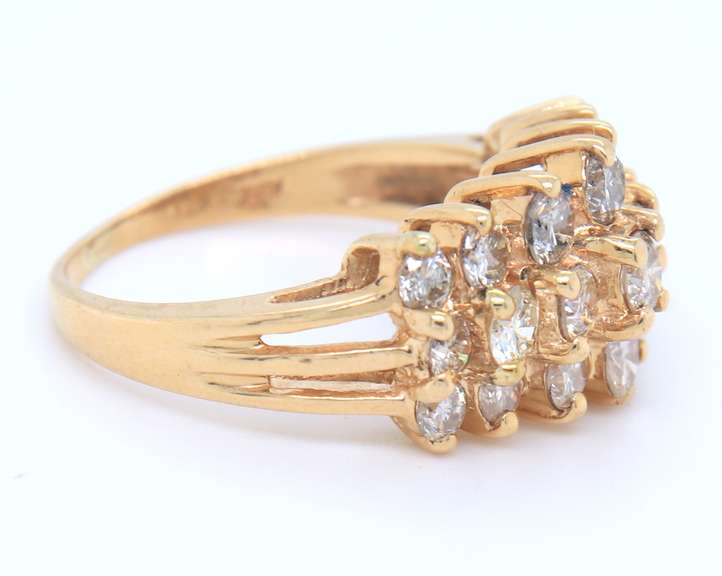 LADIES 14 KT YELLOW GOLD PYRAMIDE DIAMOND RING