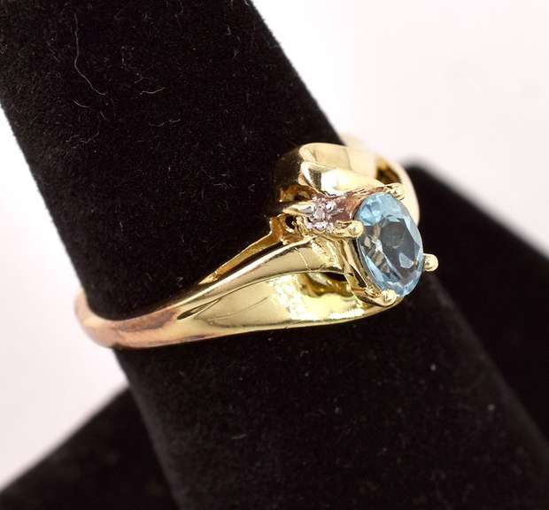 Sensational Topaz Swirl Ring in Yellow Gold