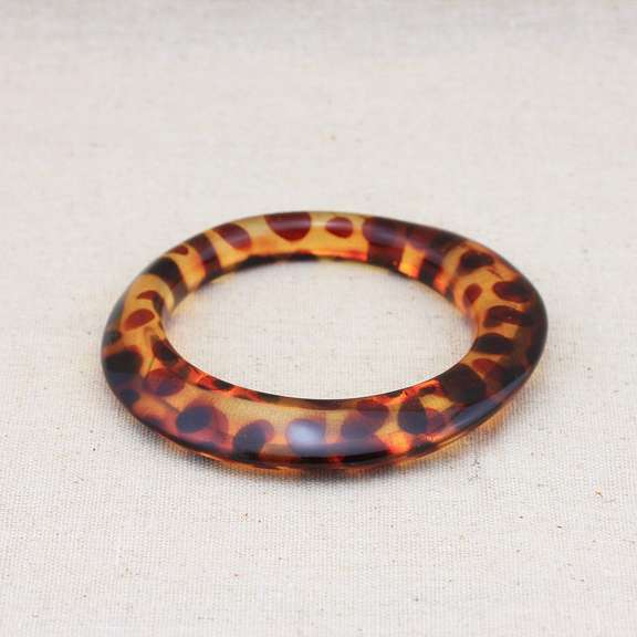 CHUNKY WIDE CHEETAH PRINT PLASTIC BANGLE GERMAN SILVER BRACELET