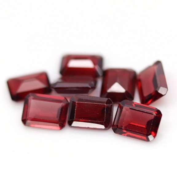 Nice 12.57ct emerald cut cherry red Garnet set