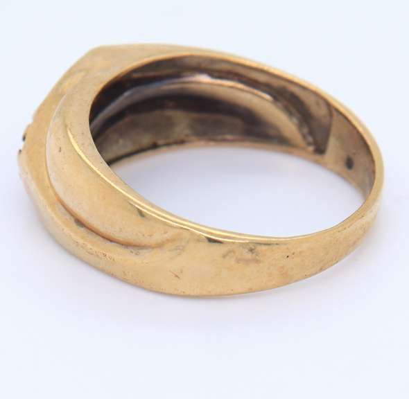 MEN'S GOLD & DIAMOND RING