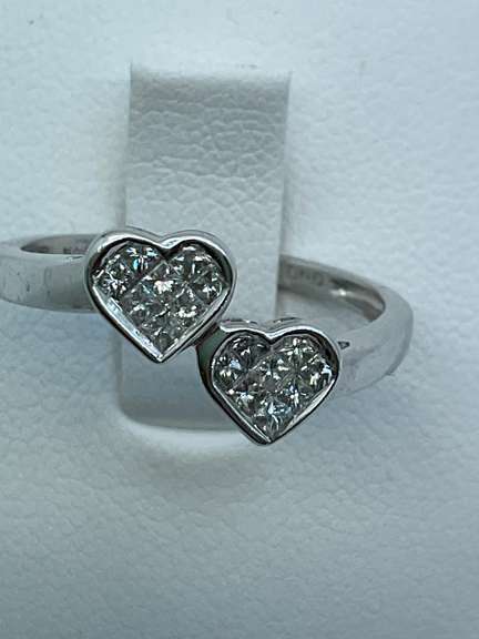 LADIES 14K WHITE GOLD AND DIAMOND HEART RING