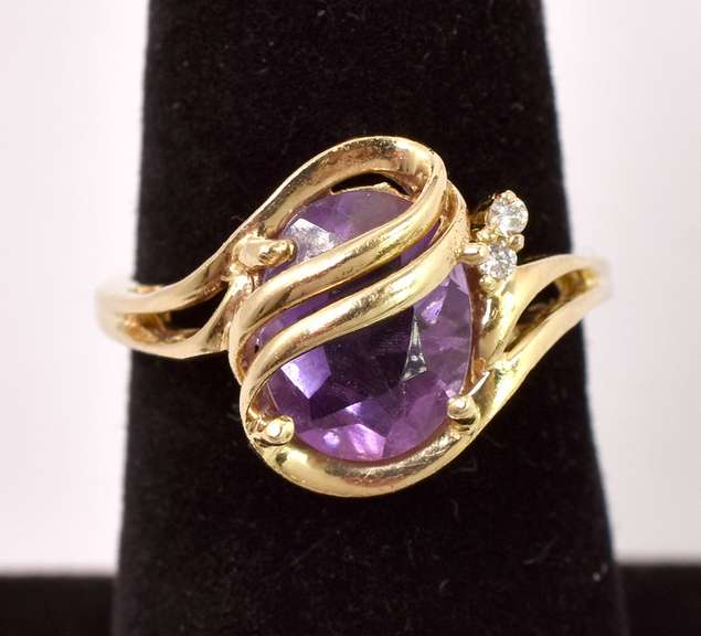 Stunning Amethyst and Diamond Ring in 14K Yellow Gold