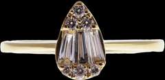 Exciting 18kt Yellow Gold Teardrop Diamond Ring