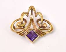 Amazing Amethyst and Pearl Pin in 14K Yellow Gold