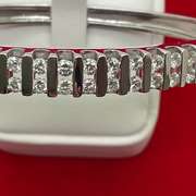18KT WHITE GOLD DIAMOND BANGLE BRACELET.