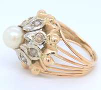 Ladies 18k yellow gold diamond and pearl pyramid ring