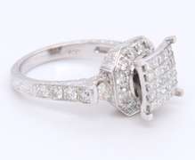 LADIES 14 KT WHITE GOLD DIAMOND RING.