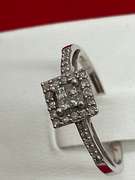 LADIES 10K WHITE GOLD AND DIAMOND RING