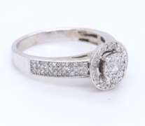 LADIES 14KT WHITE GOLD DIAMOND RING.