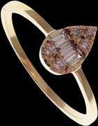 Beautiful 18kt Yellow Gold Tearshaped Diamond Ring