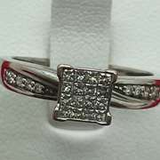 14K WHITE GOLD AND DIAMOND RING