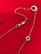 18K YELLOW GOLD STATION NECKLACE.