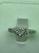 14K WHITE GOLD DIAMOND HEART RING
