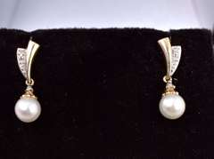Dainty Pearl Earrings in Yellow Gold