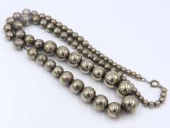 STERLING SILVER GRADUATED BEAD NECKLACE.