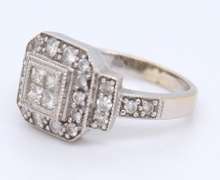 LADIES 14 KT WHITE GOLD 1.00 CARAT DIAMOND RING.