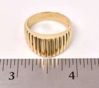 Ravishing Ribbed Band Ring in 14K Yellow Gold