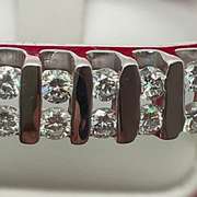 18KT WHITE GOLD DIAMOND BANGLE BRACELET.