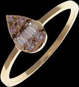 Beautiful 18kt Yellow Gold Tearshaped Diamond Ring