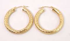 Tasteful Hoop Earrings in 14K Yellow Gold