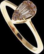 Exciting 18kt Yellow Gold Teardrop Diamond Ring