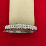 18KT WHITE GOLD DIAMOND BANGLE BRACELET.