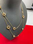 18K YELLOW GOLD STATION NECKLACE.