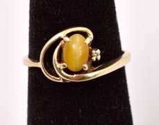 Sensational Cat's Eye Ring in Yellow Gold