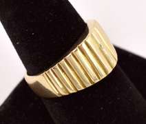 Ravishing Ribbed Band Ring in 14K Yellow Gold