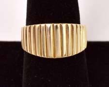 Ravishing Ribbed Band Ring in 14K Yellow Gold