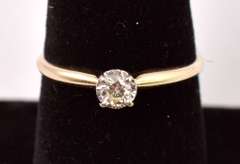 Beautiful Diamond Engagement Ring in 14K Yellow Gold
