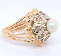 Ladies 18k yellow gold diamond and pearl pyramid ring