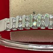 18KT WHITE GOLD DIAMOND BANGLE BRACELET.