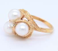 Fantastic 14kt YG Pearl & Diamond Accent Ring