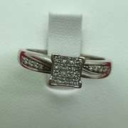 14K WHITE GOLD AND DIAMOND RING