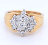 LADIES 14 KT GOLD AND DIAMOND CLUSTER RING