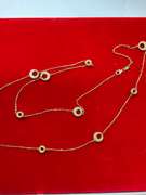 18K YELLOW GOLD STATION NECKLACE.