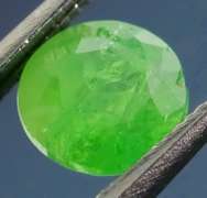Top kelly green! .94ct Tsavorite Garnet