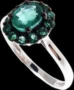 18KT SOLID WHITE GOLD & EMERALD RING