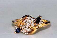 Compelling Sapphire & Diamond Ring in 14k