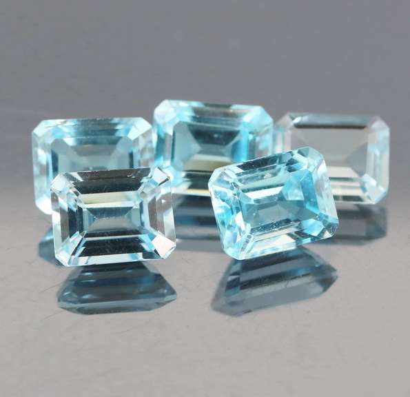 Simply brilliant 14.88ct sky blue Topaz set