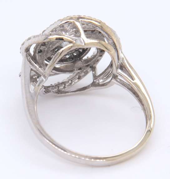 Attractive White Gold Diamond Flower Cluster Ring