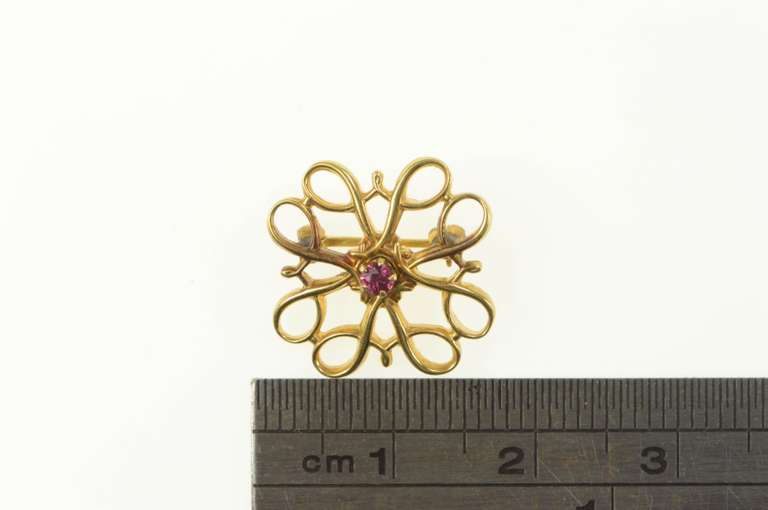 10K Yellow Gold Retro Swirl Filigree Square Syn. Ruby Pin/Brooch